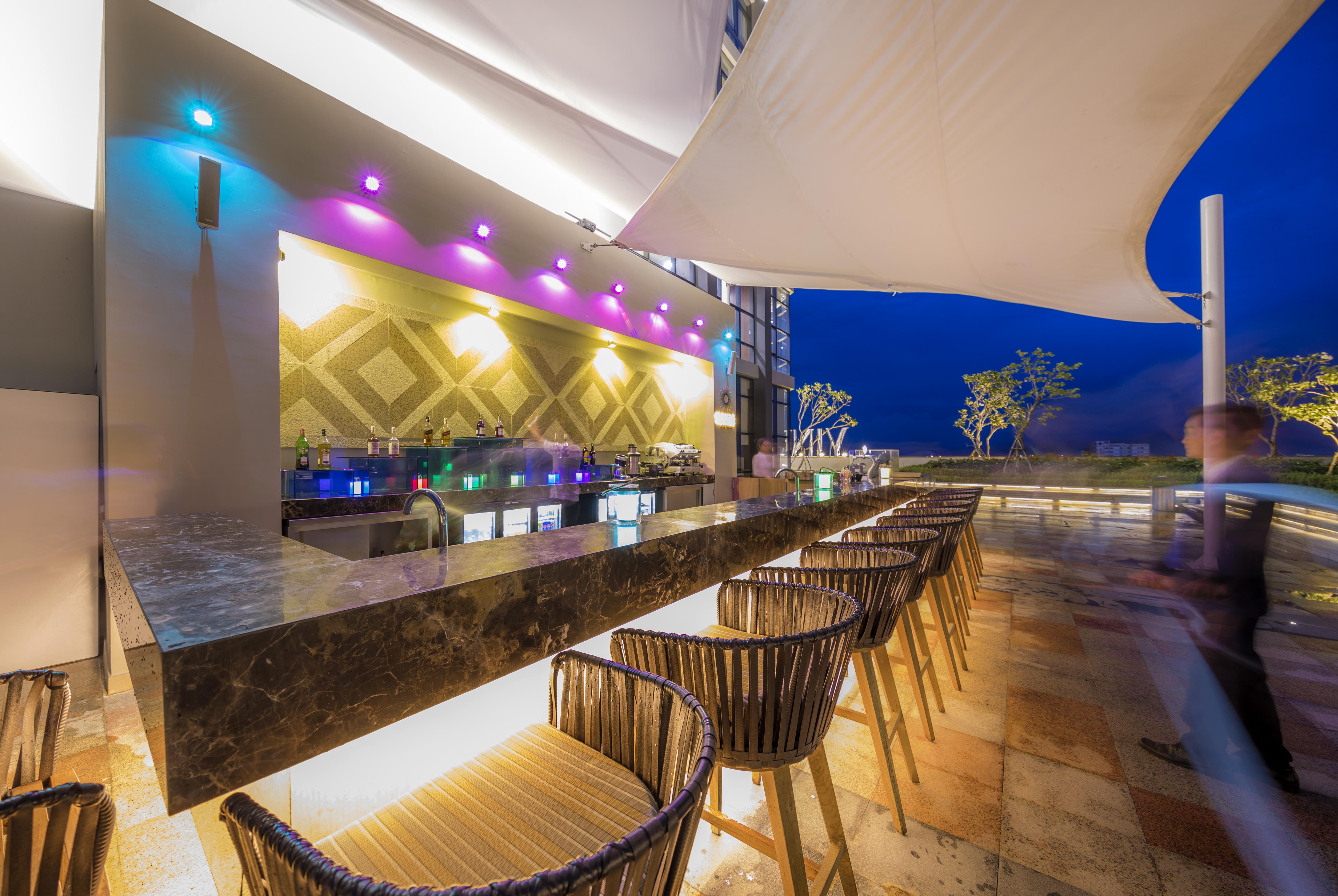 Sheraton Cần Thơ Kültér fotó Sky Bar