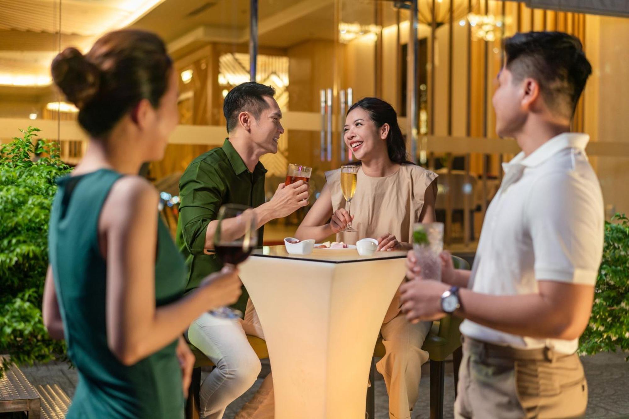 Sheraton Cần Thơ Kültér fotó Residents at the clubhouse