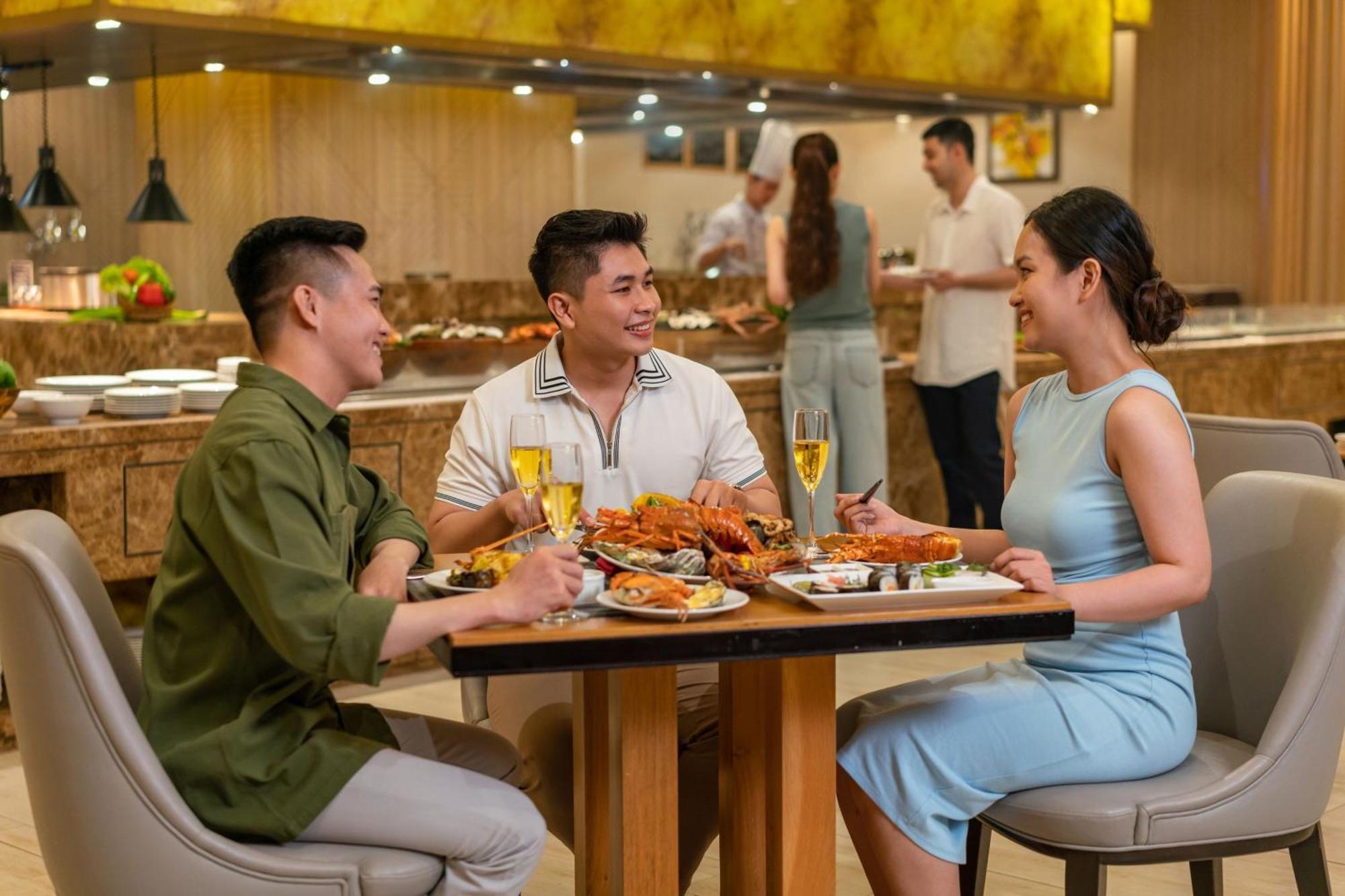 Sheraton Cần Thơ Kültér fotó A restaurant in Vietnam