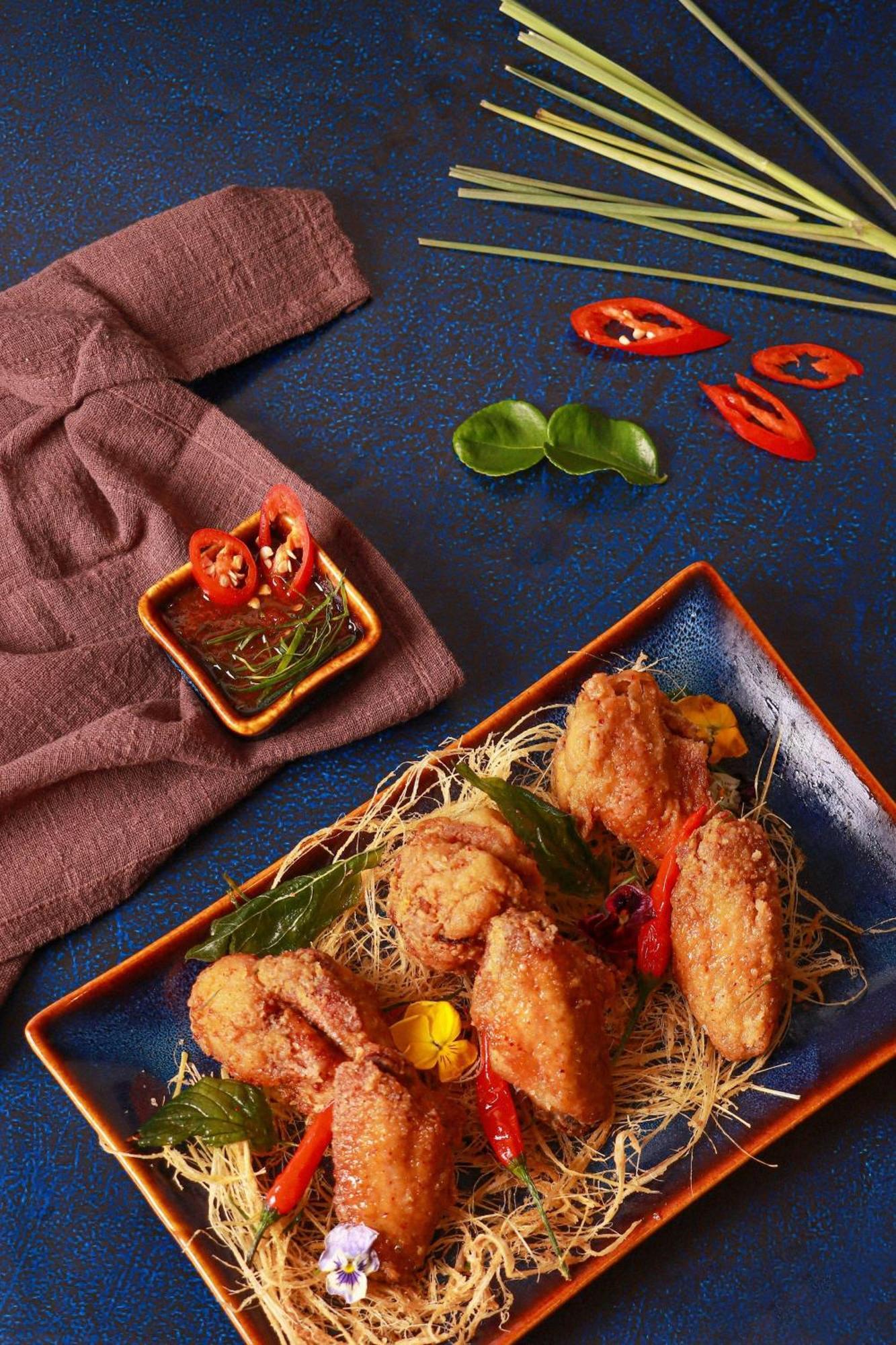 Sheraton Cần Thơ Kültér fotó Thai-style fish cakes