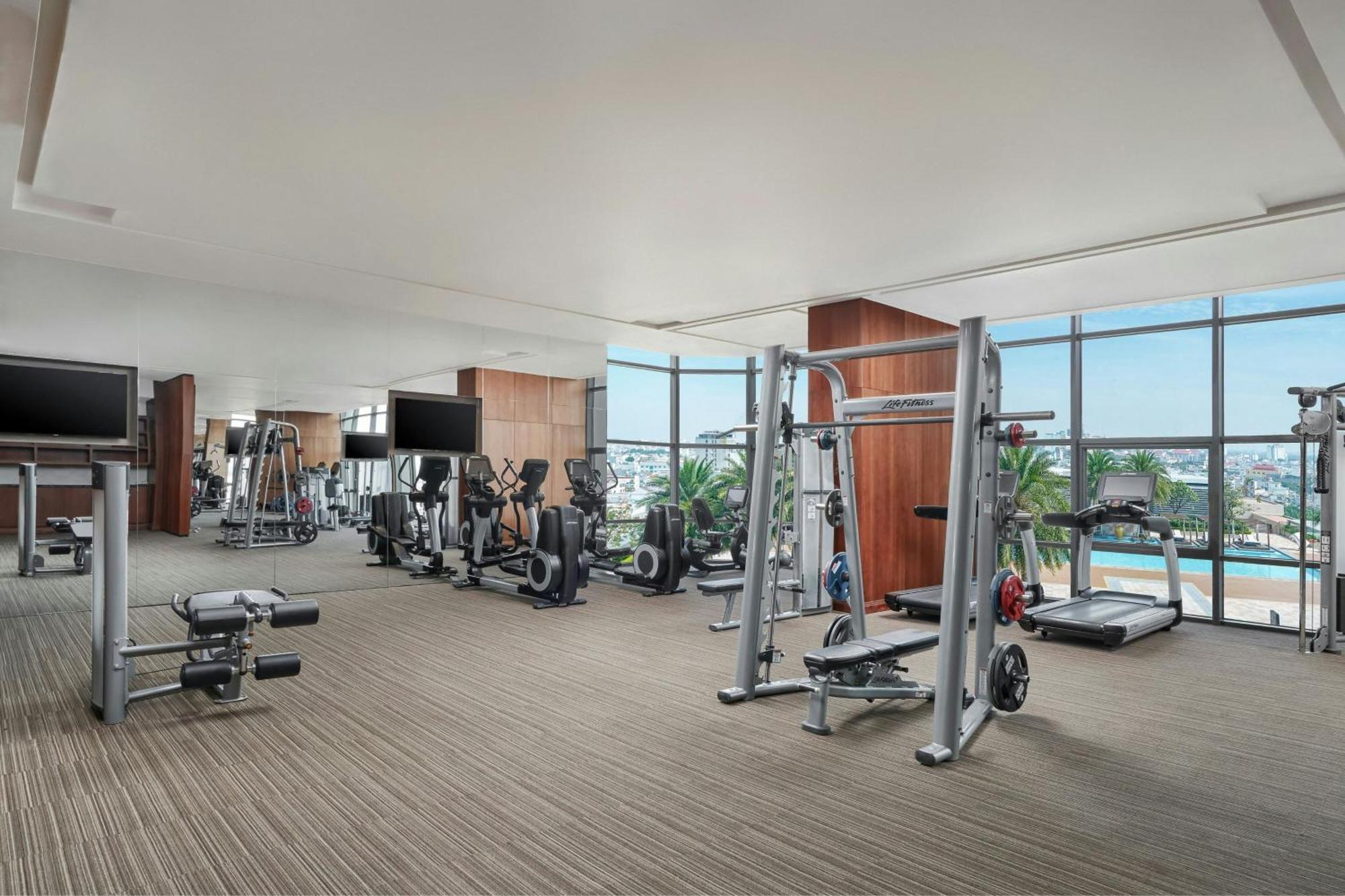 Sheraton Cần Thơ Kültér fotó The gym at the hotel