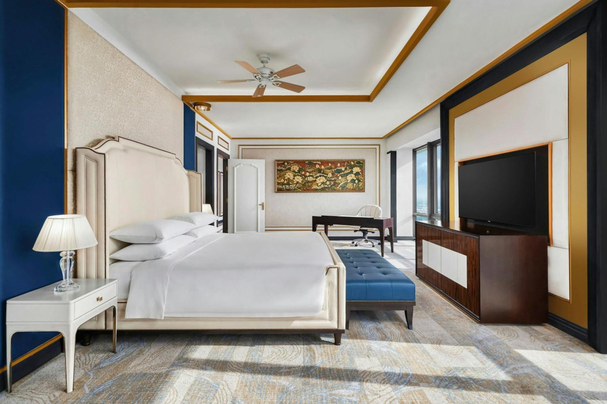 Sheraton Cần Thơ Kültér fotó A bedroom at the hotel